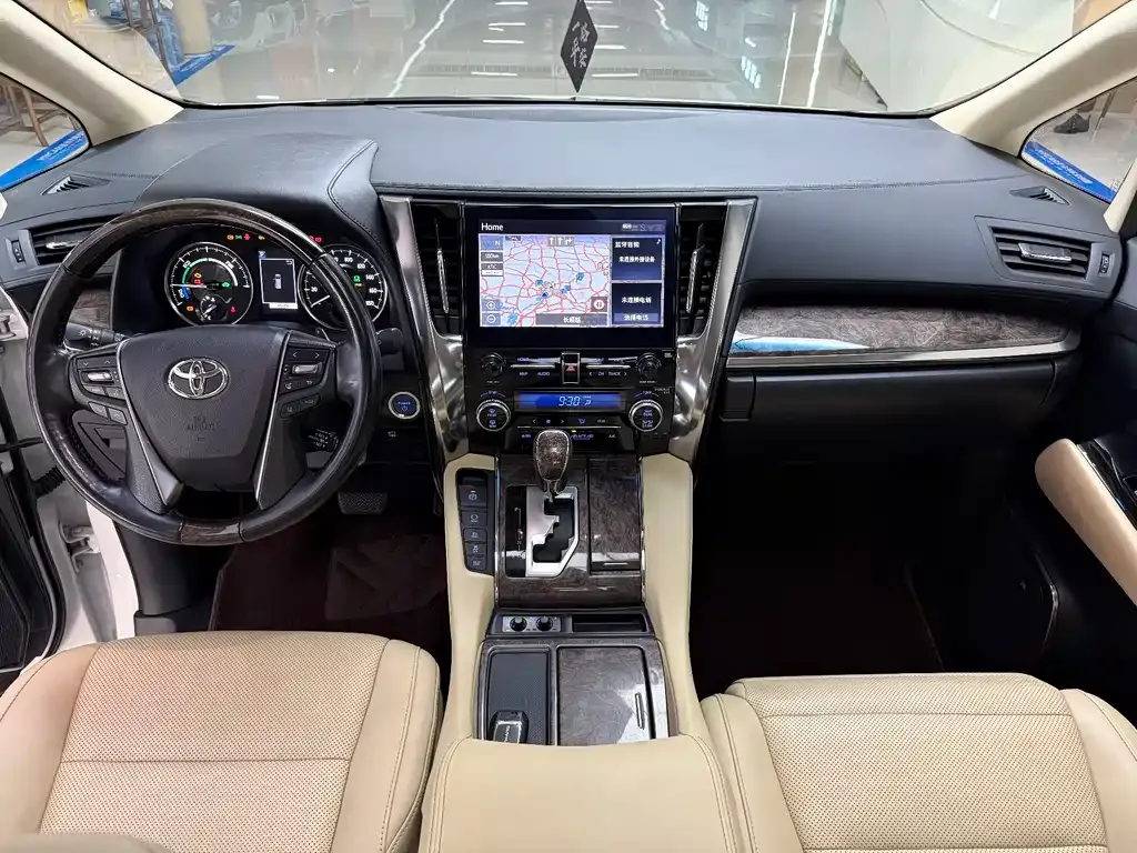 Toyota Alphard — фото 6