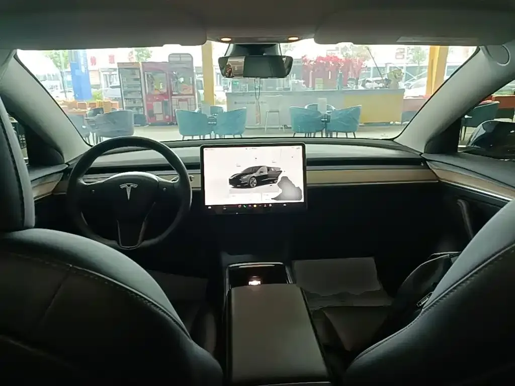 Tesla Model 3 — фото 5