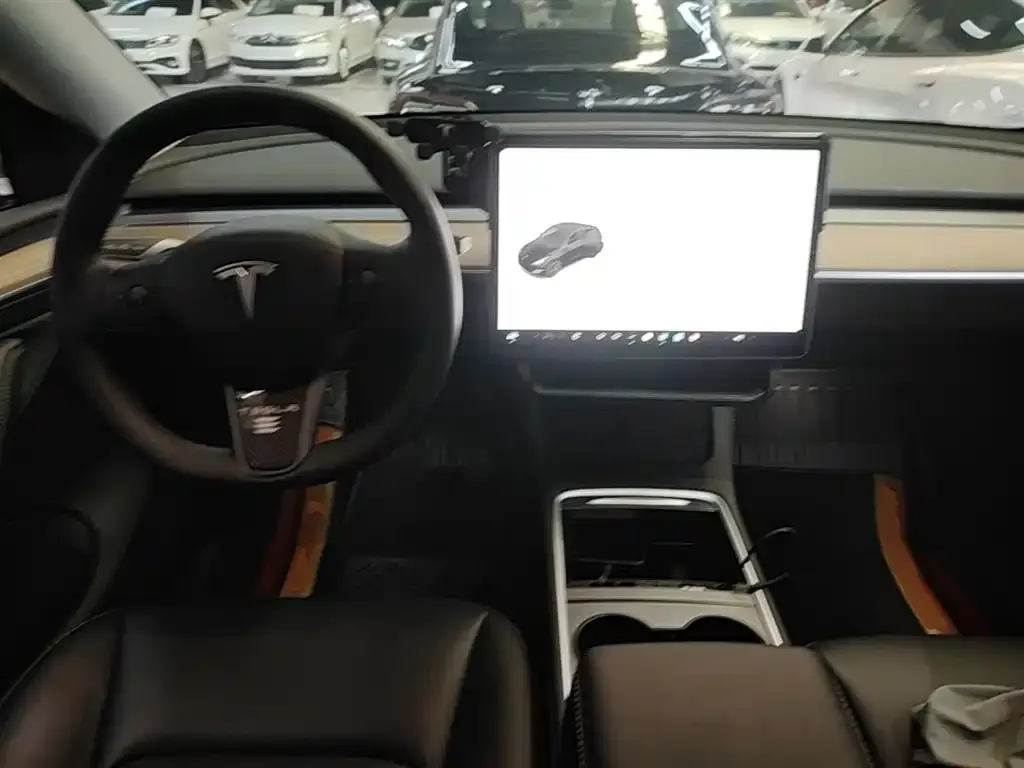 Tesla Model Y — фото 5