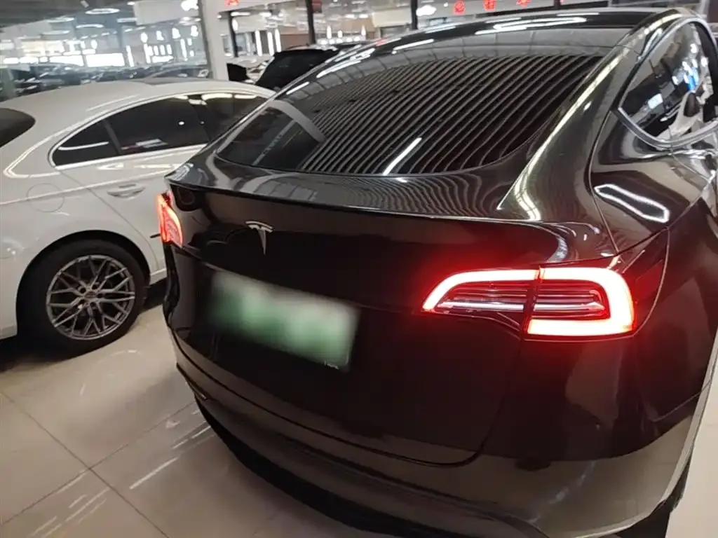 Tesla Model Y — фото 7