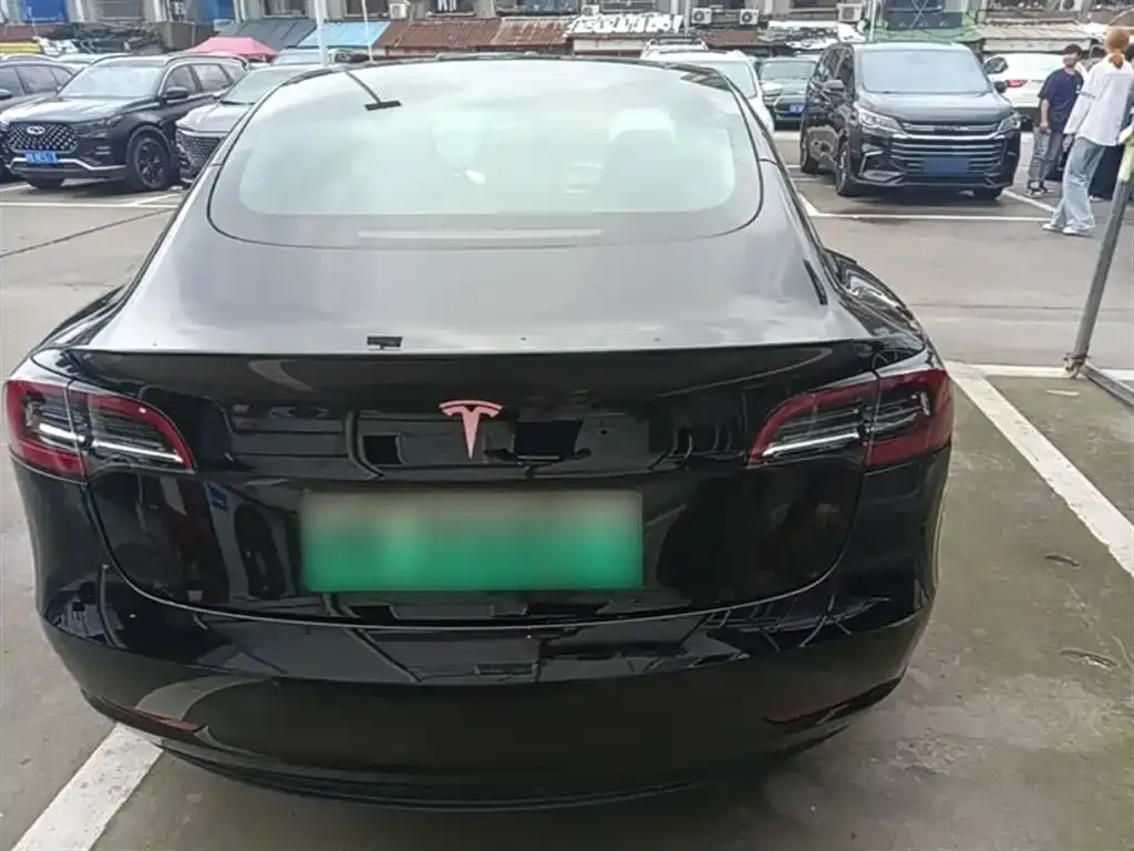 Tesla Model 3 — фото 3