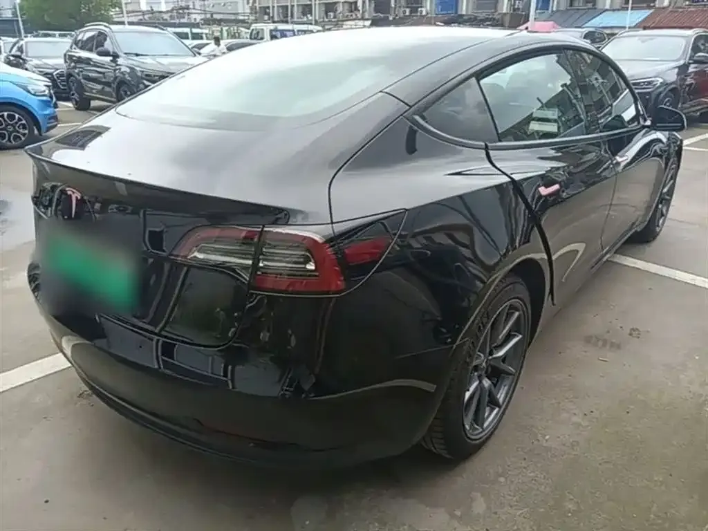 Tesla Model 3 — фото 10