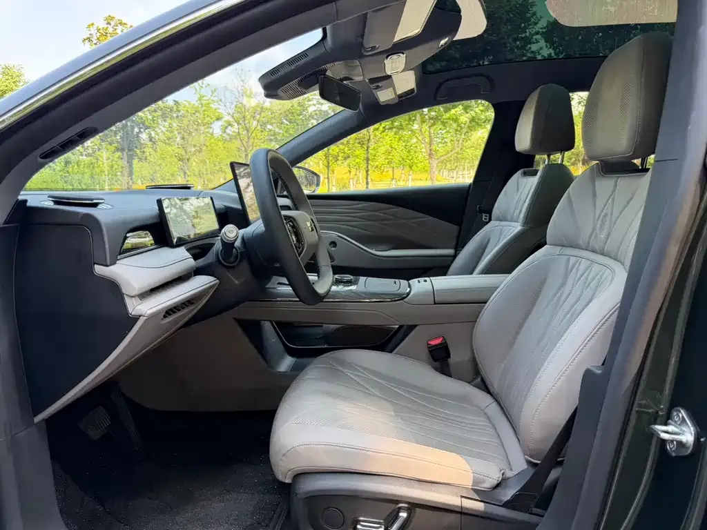 Geely Galaxy Xingyao 8 2025 из CN, фото 3