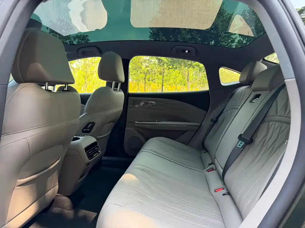 Geely Galaxy Xingyao 8 2025 из CN, фото 4