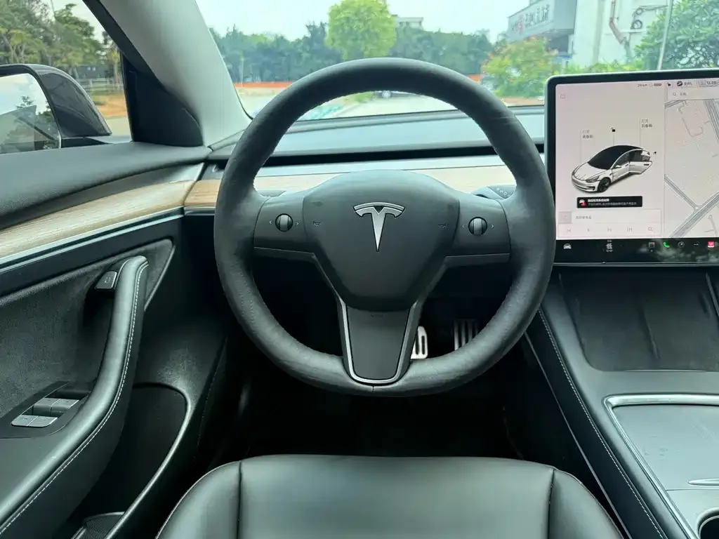 Tesla Model 3 — фото 3