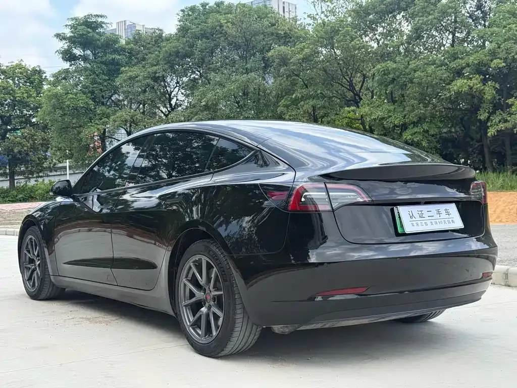 Tesla Model 3 — фото 9