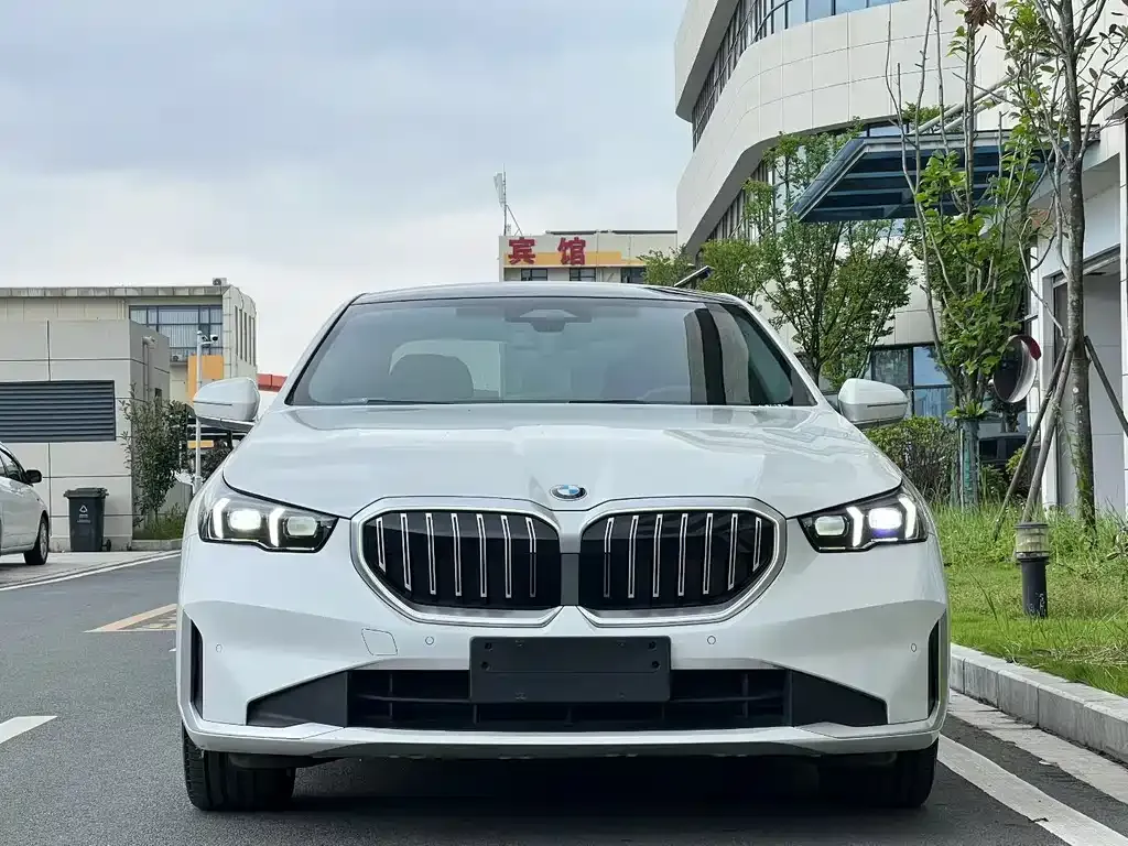 BMW 5 Series — фото 2