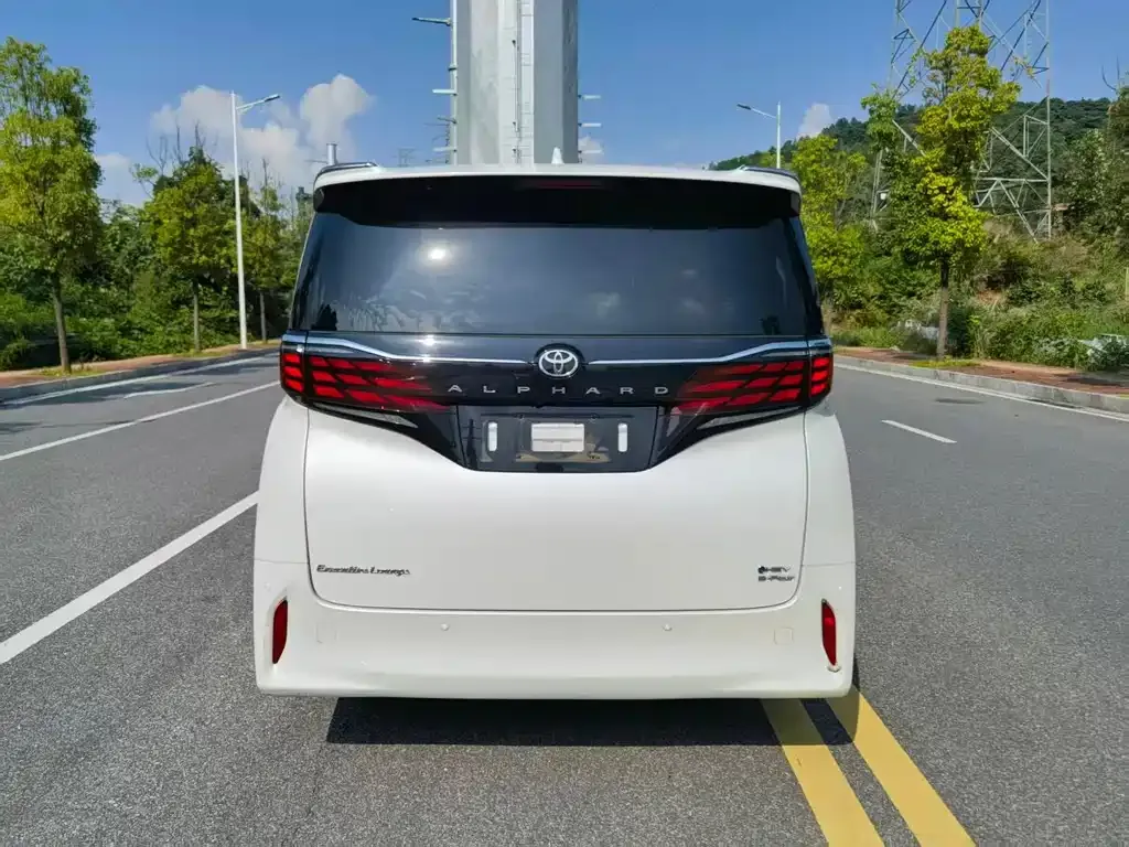 Toyota Alphard — фото 4
