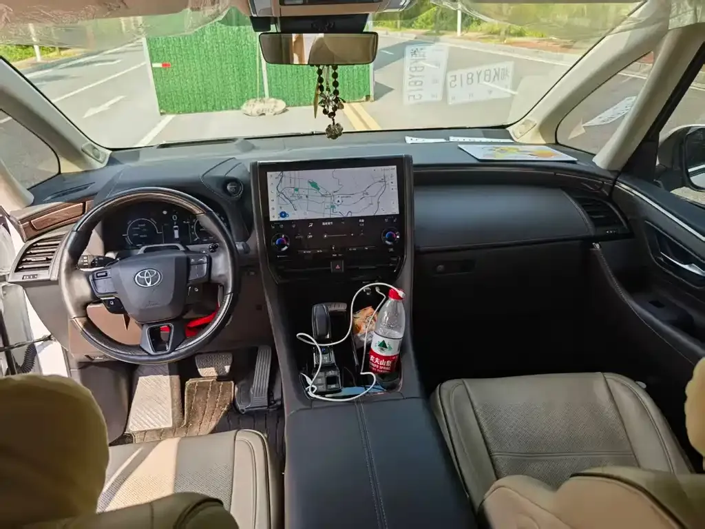 Toyota Alphard — фото 5