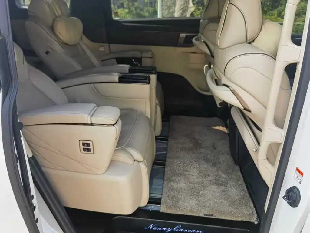 Toyota Alphard — фото 2