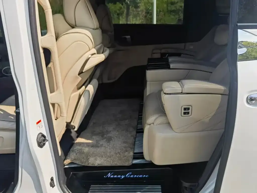 Toyota Alphard — фото 6