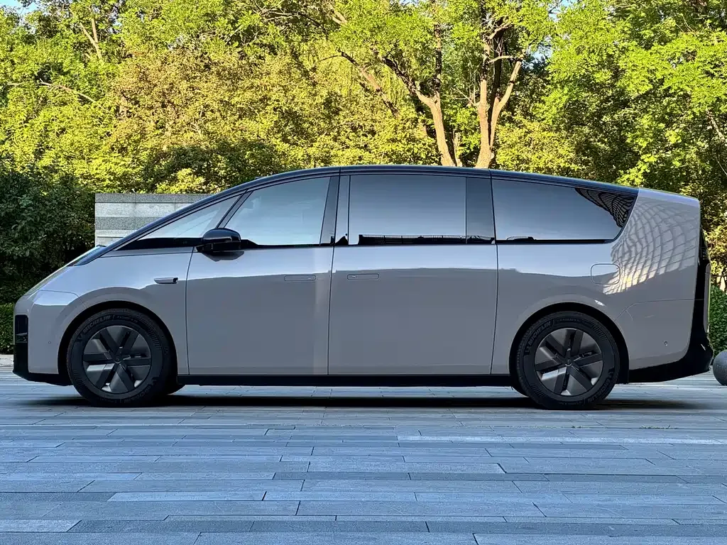 Li Auto MEGA — фото 2