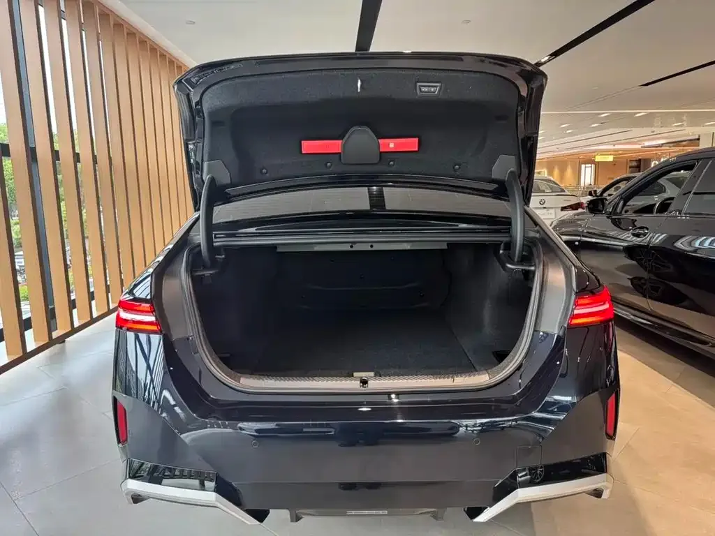 BMW i5 2025 из CN, фото 2