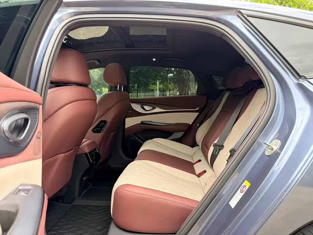BYD Seal — фото 7