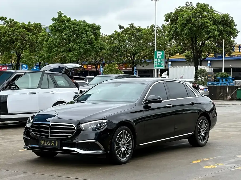 Mercedes-Benz E-Class — фото 1