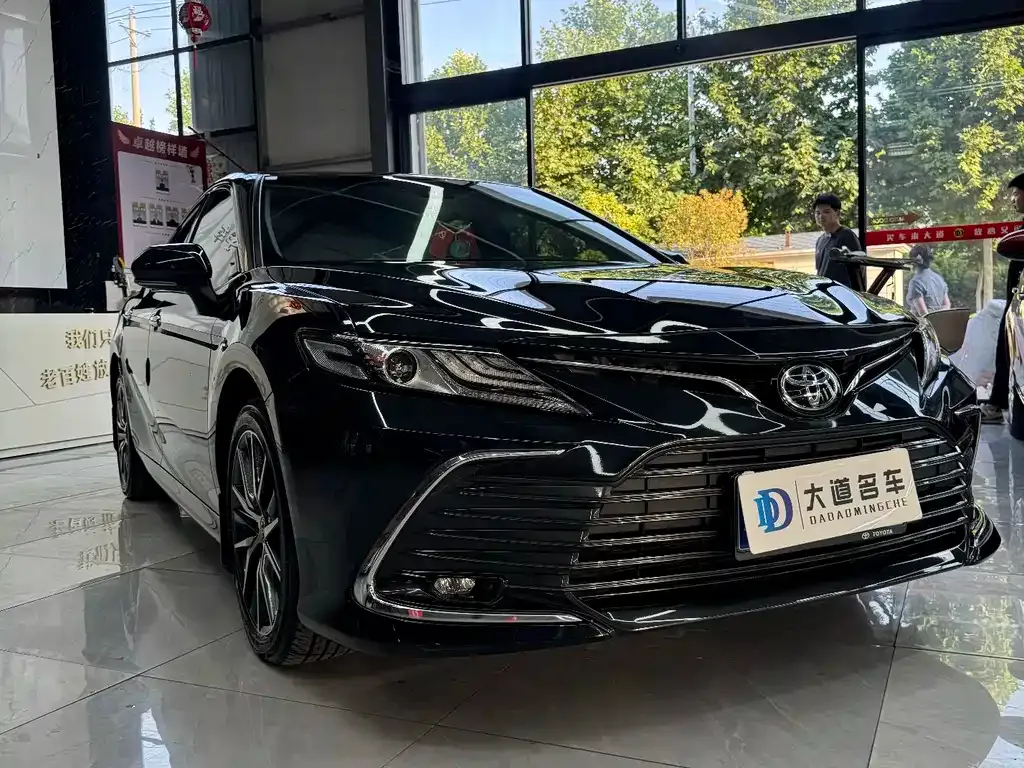 Toyota Camry — фото 8
