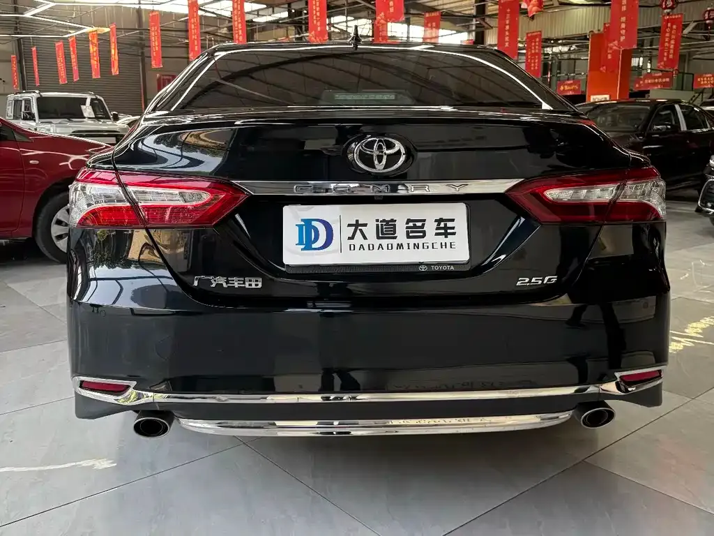 Toyota Camry — фото 5