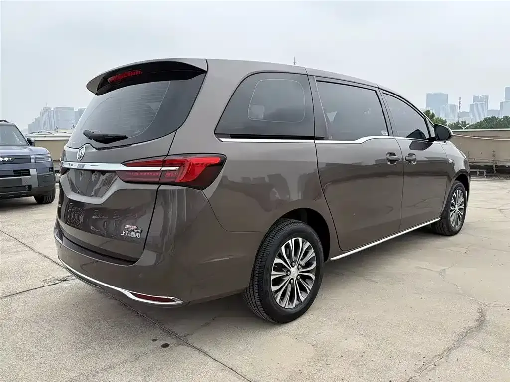 Buick GL8 2023 из CN, фото 3