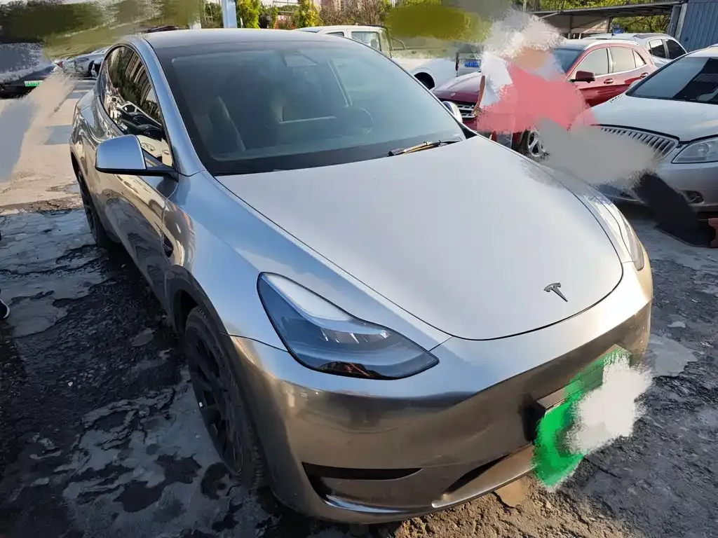 Tesla Model Y — фото 1