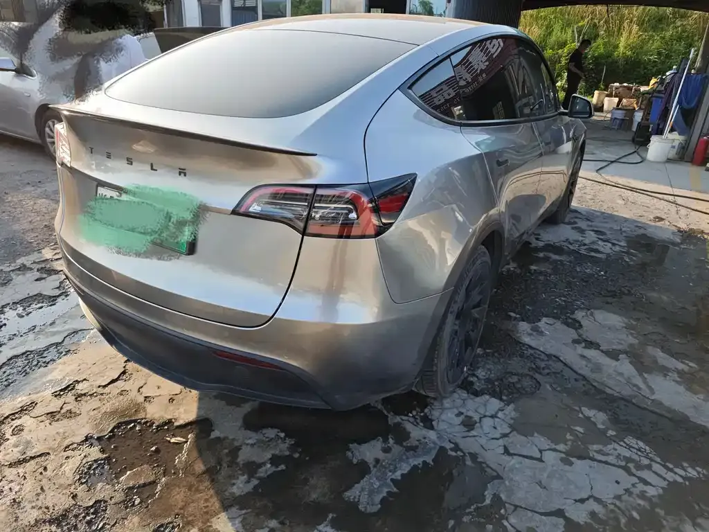Tesla Model Y — фото 9