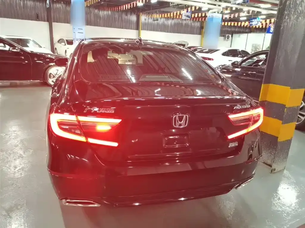Honda Accord — фото 10