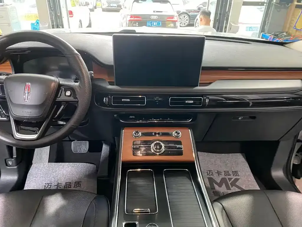 Lincoln Aviator — фото 10