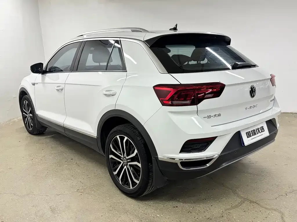 Volkswagen T-Roc — фото 8