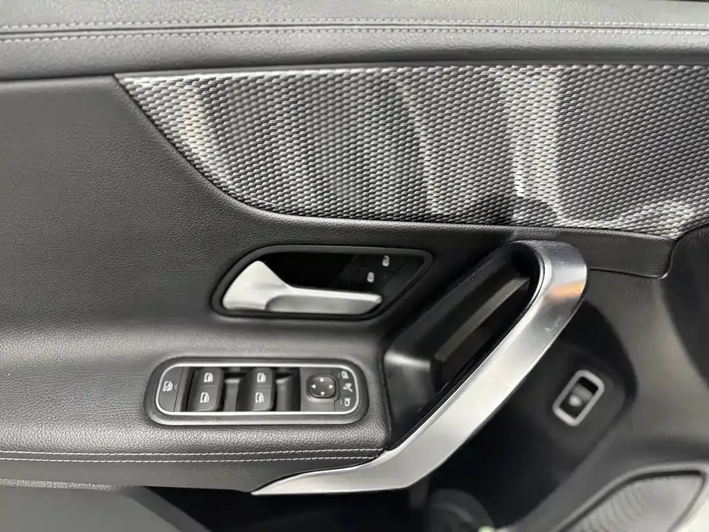 Mercedes-Benz A-Class — фото 10