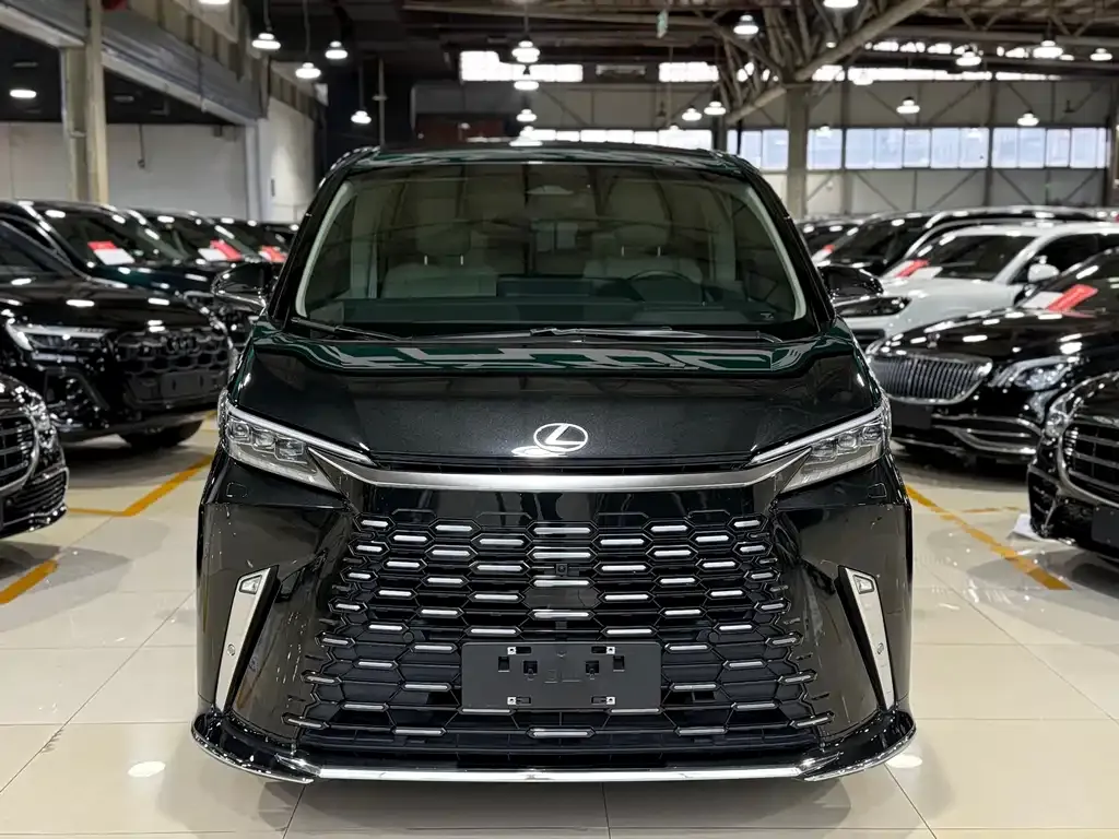 Lexus LM — фото 5