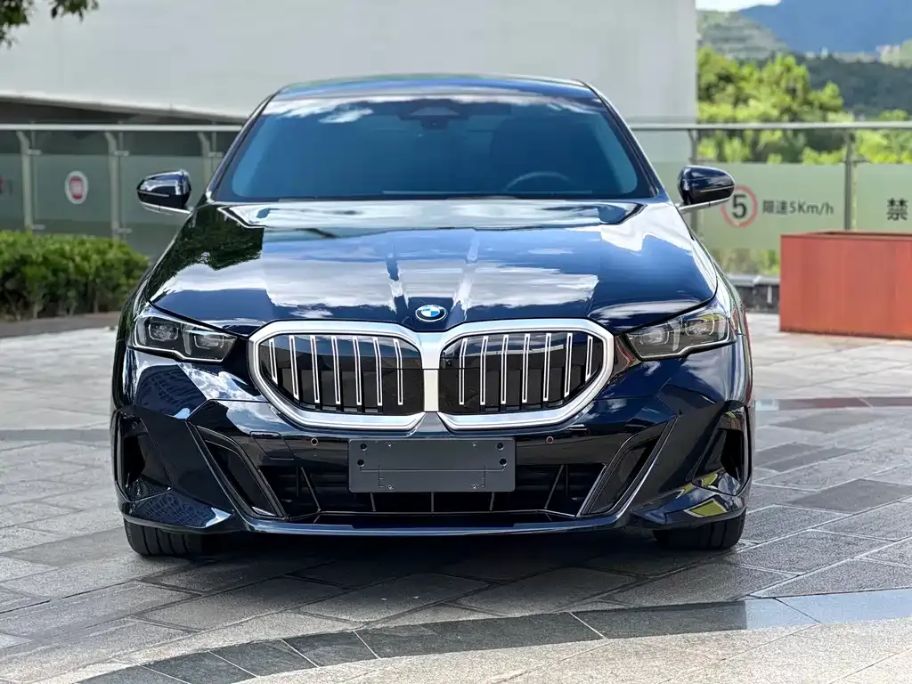 BMW 5 Series — фото 2