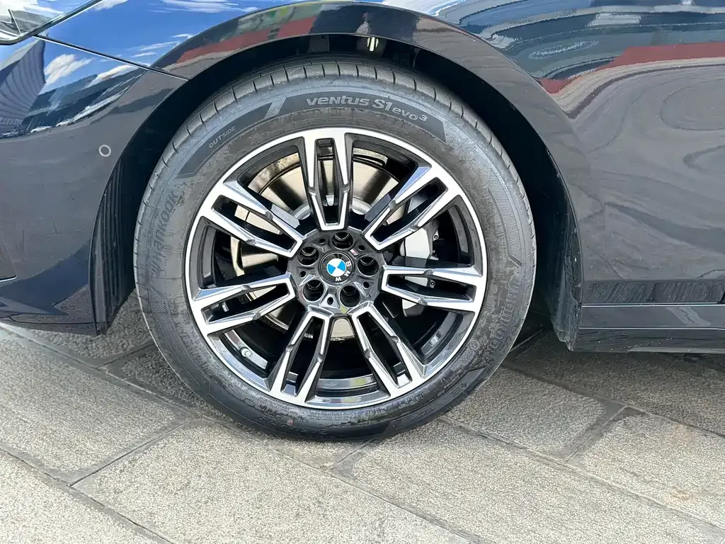 BMW 5 Series — фото 4