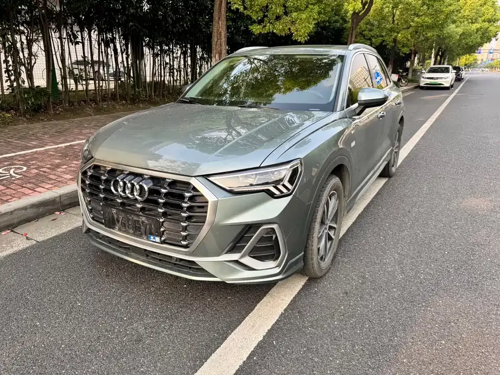Audi Q3 — фото 1