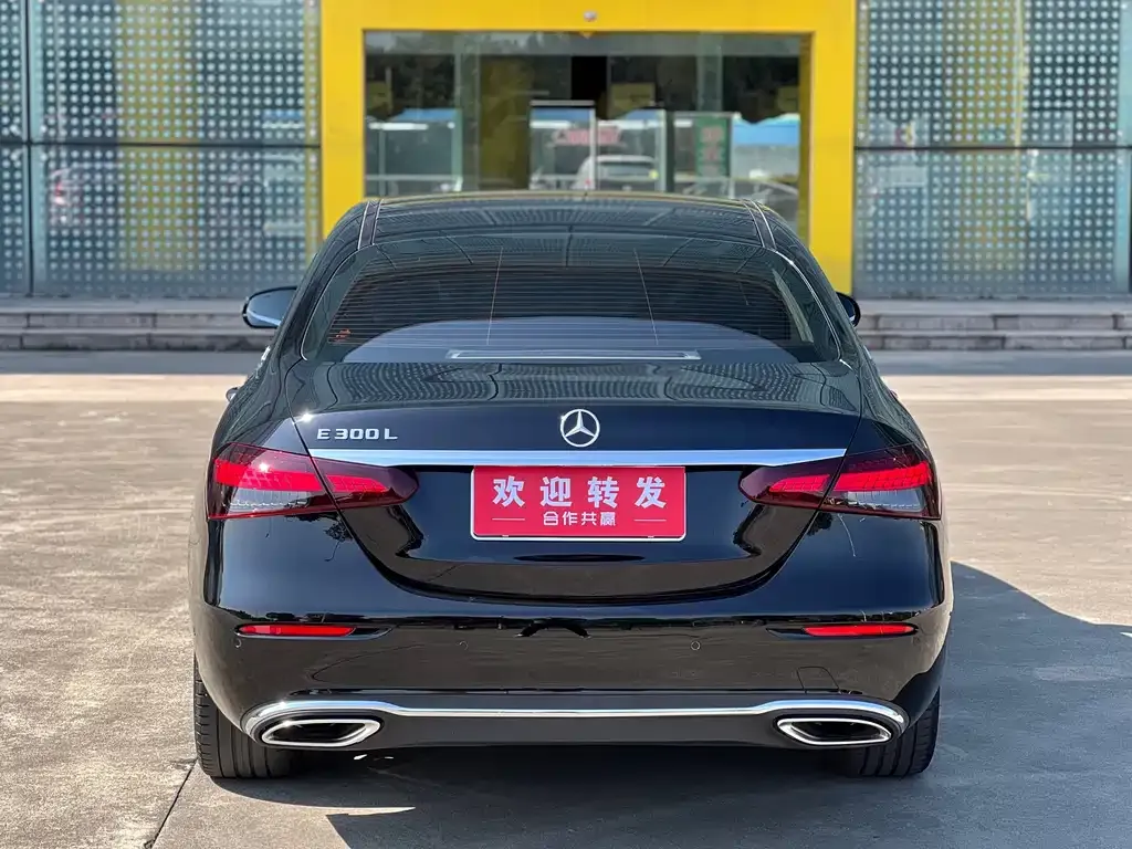 Mercedes-Benz E-Class — фото 4
