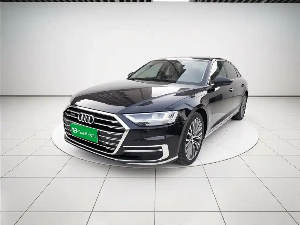 Audi A8 — фото 1