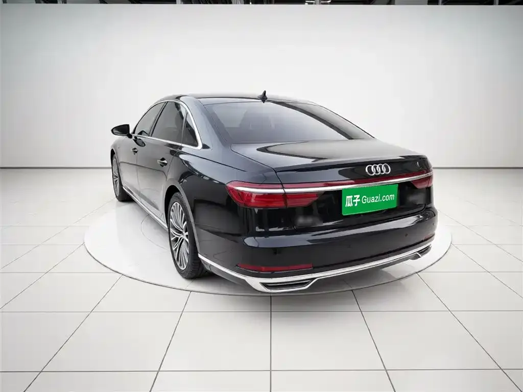 Audi A8 — фото 6