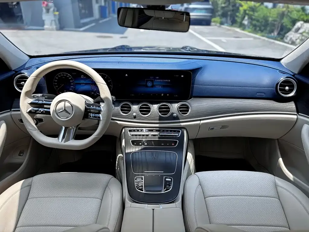 Mercedes-Benz E-Class — фото 2
