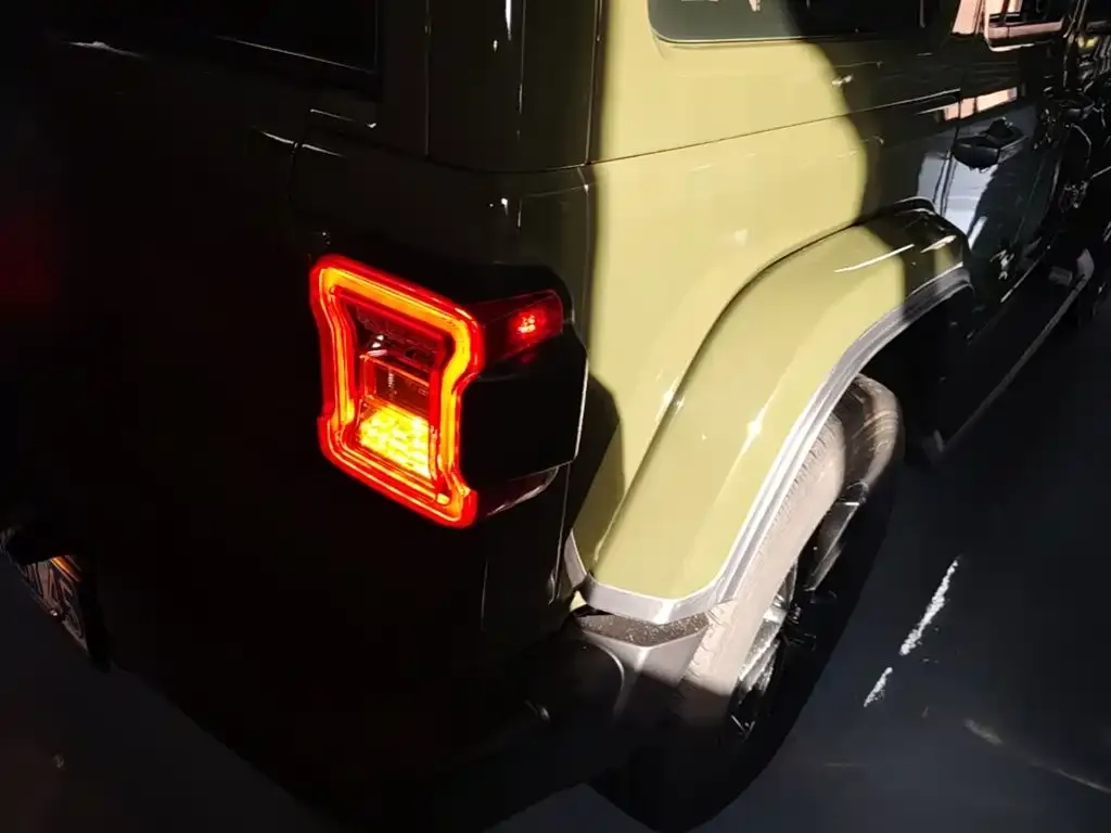 Jeep Wrangler 2023 из CN, фото 3