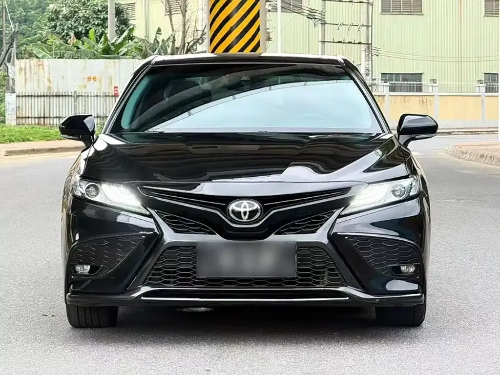 Toyota Camry — фото 10