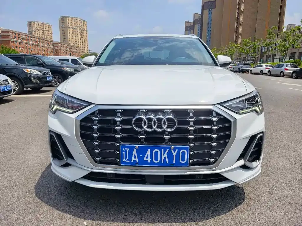 Audi Q3 — фото 1