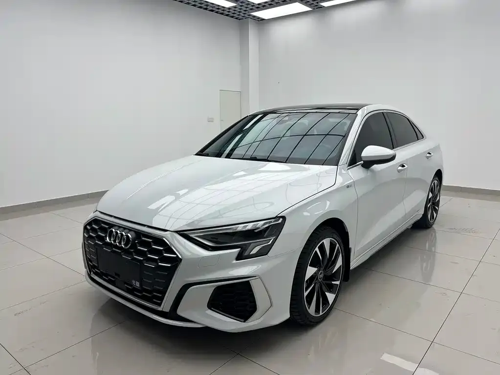Audi A3 — фото 1
