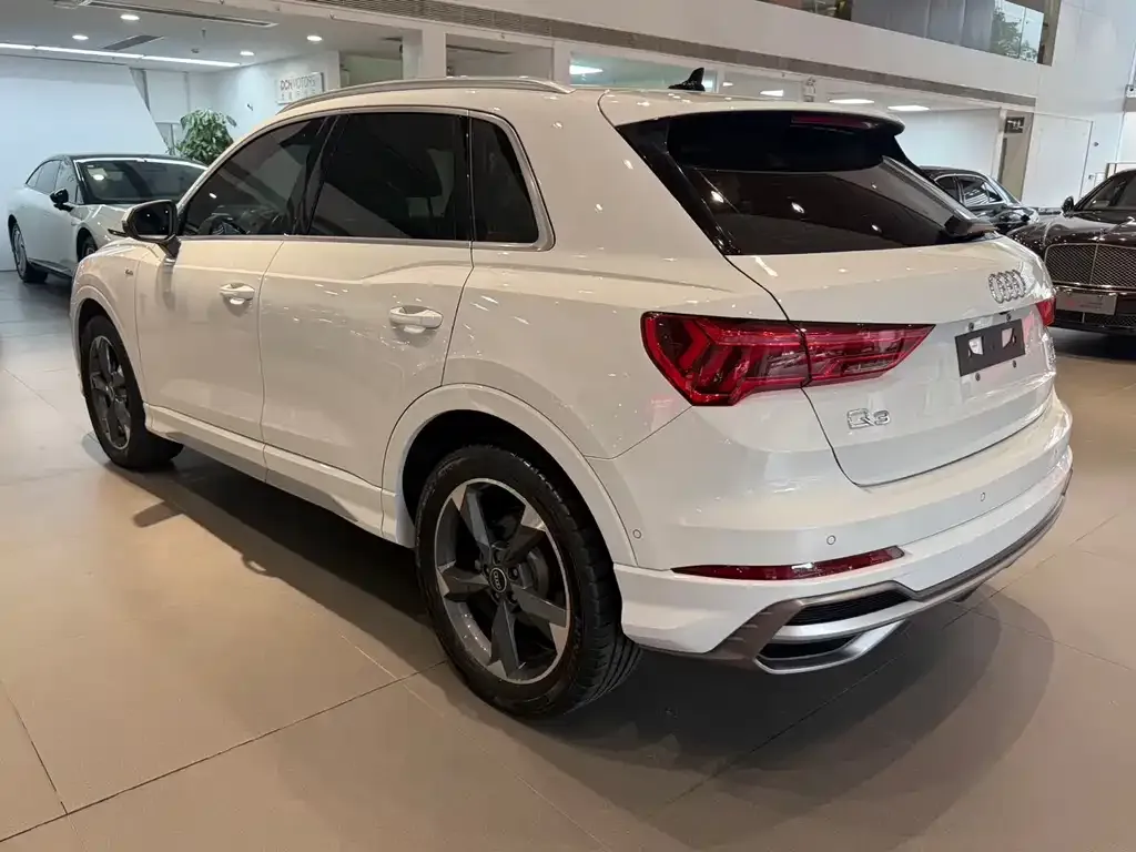 Audi Q3 — фото 10