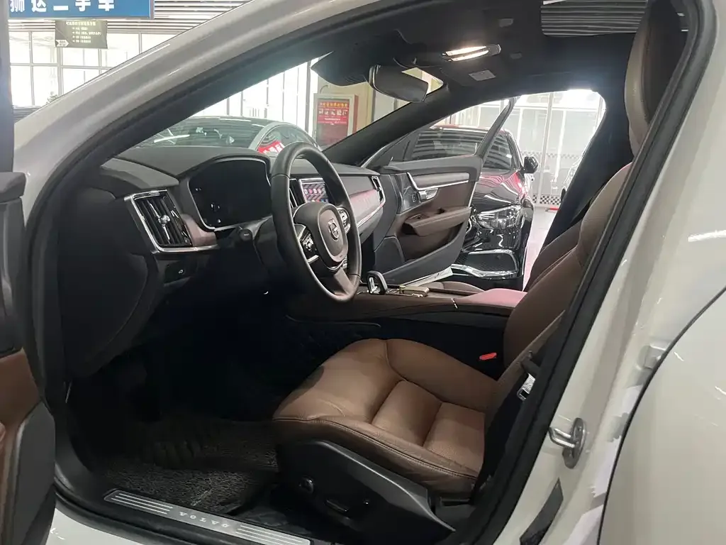 Volvo V90 2023 из CN, фото 4