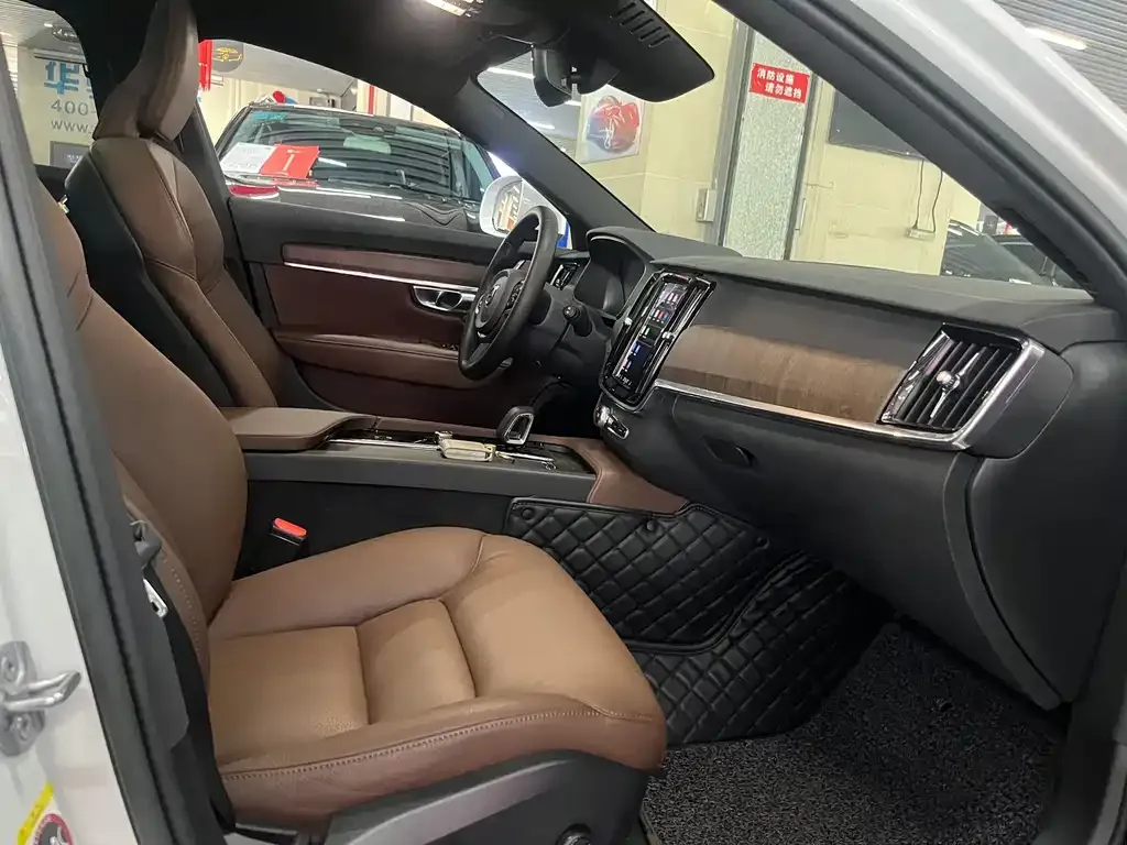 Volvo V90 2023 из CN, фото 3