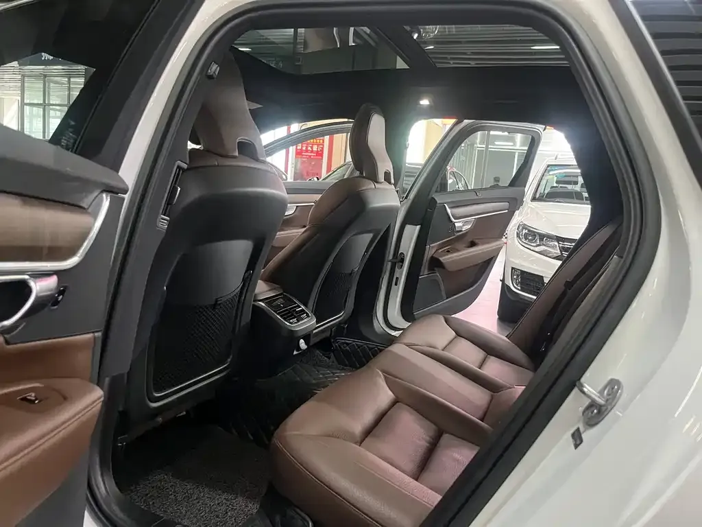 Volvo V90 2023 из CN, фото 6