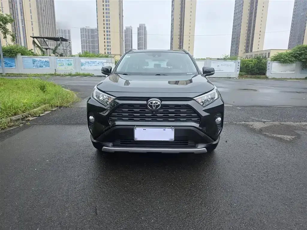 Toyota RAV4 — фото 7