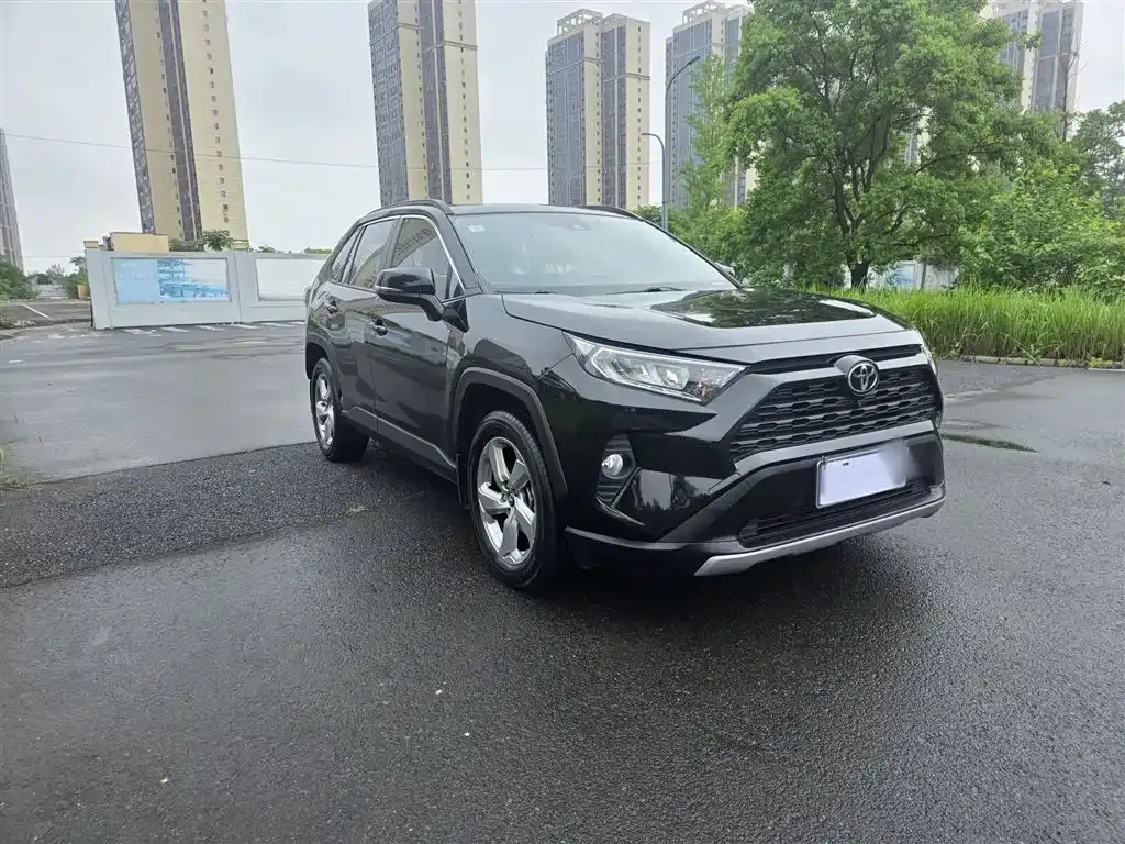 Toyota RAV4 — фото 8