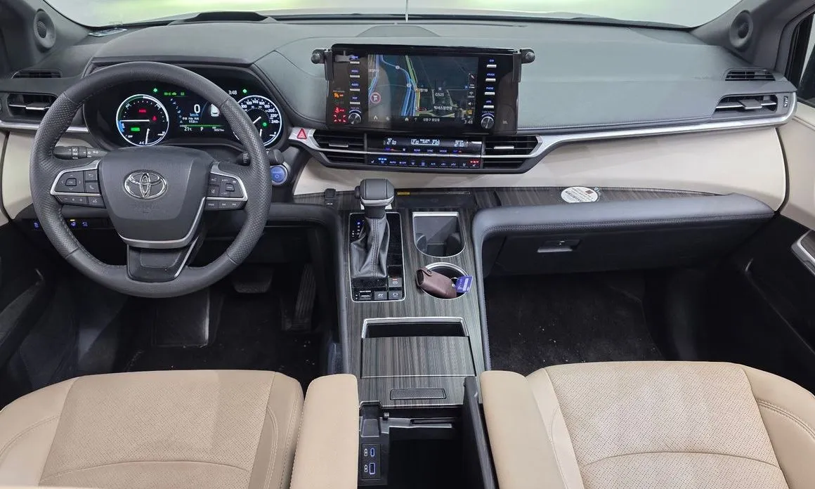 Toyota Sienna — фото 2