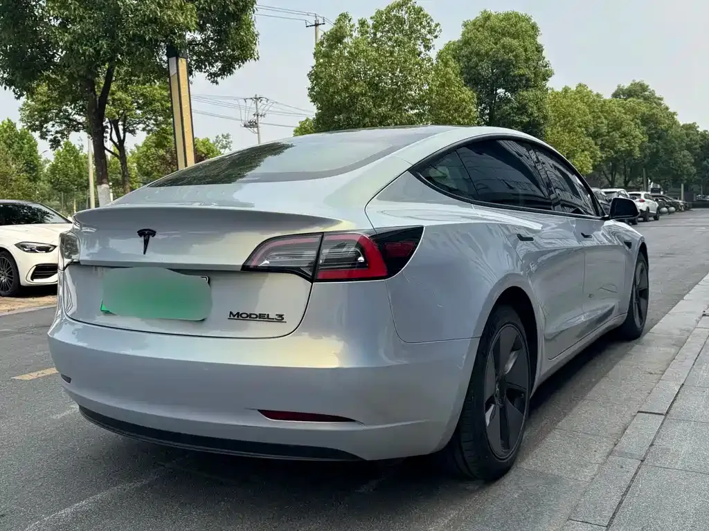 Tesla Model 3 — фото 8