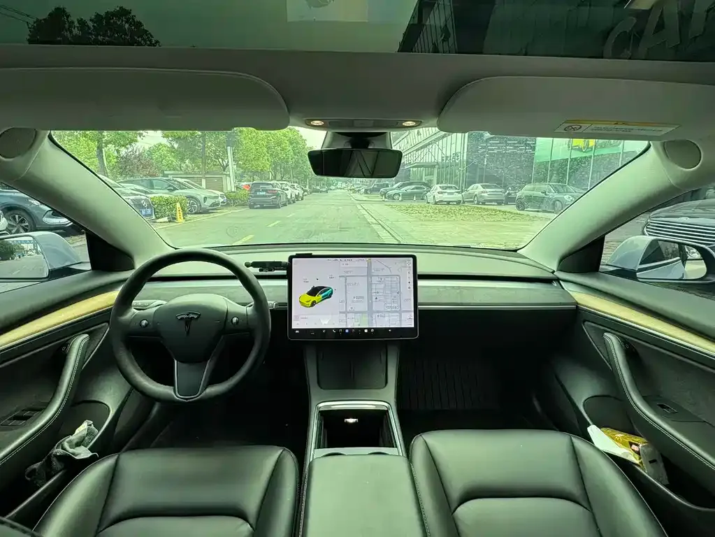 Tesla Model 3 — фото 10