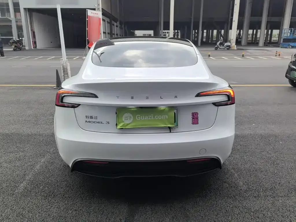 Tesla Model 3 — фото 10